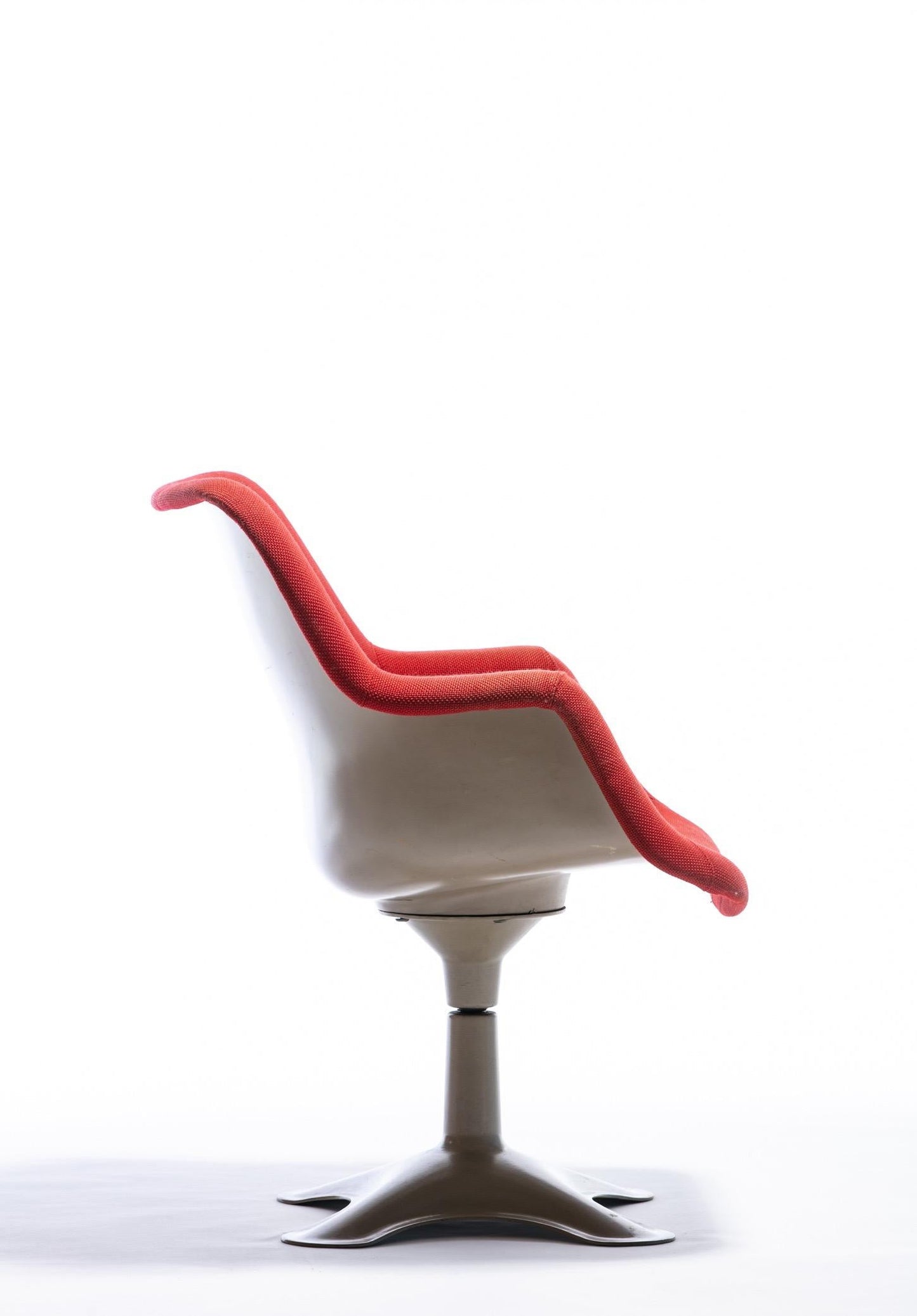 Yrjö Kukkapuro Molded Fiberglass Swivel Armchair