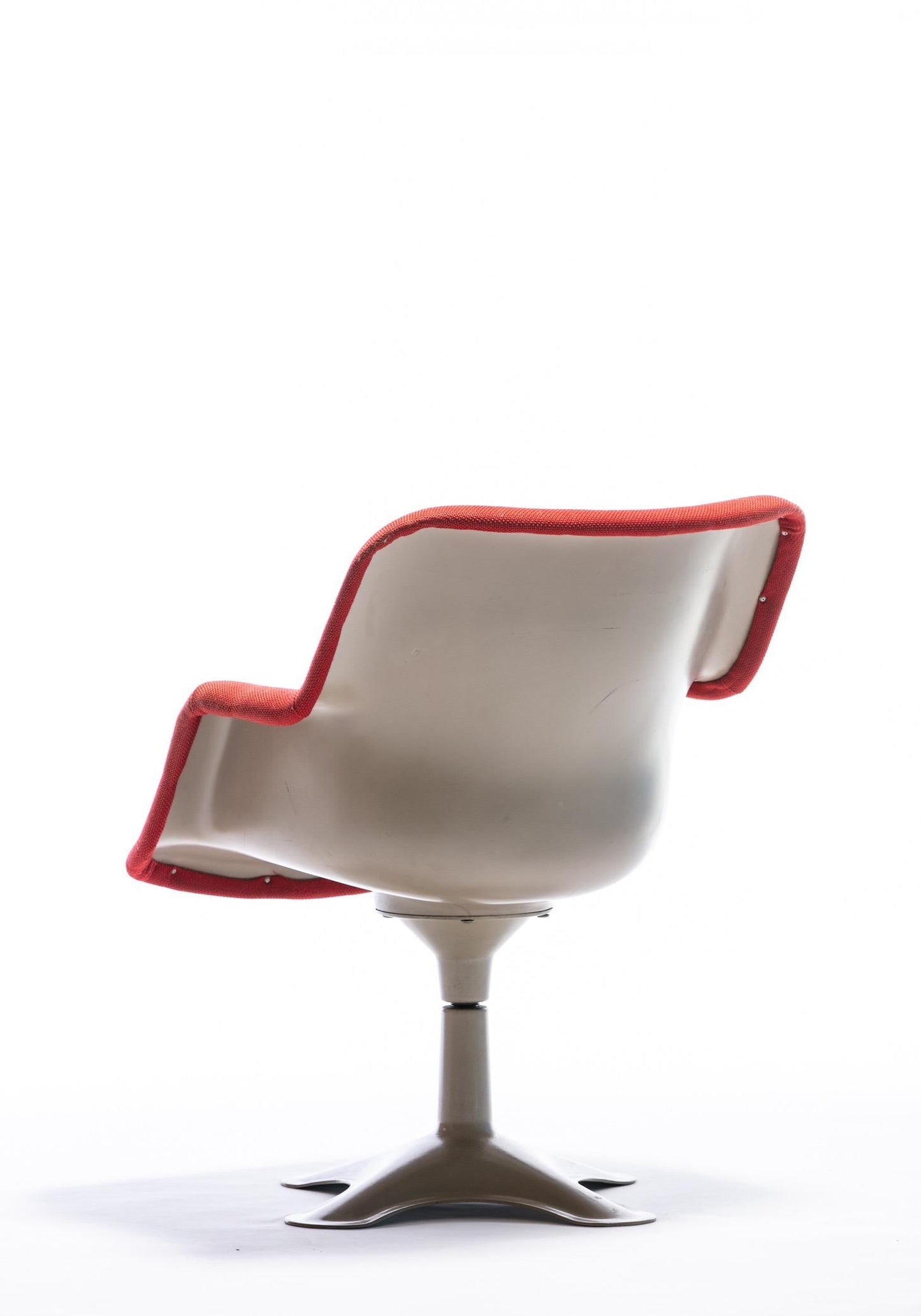 Yrjö Kukkapuro Molded Fiberglass Swivel Armchair