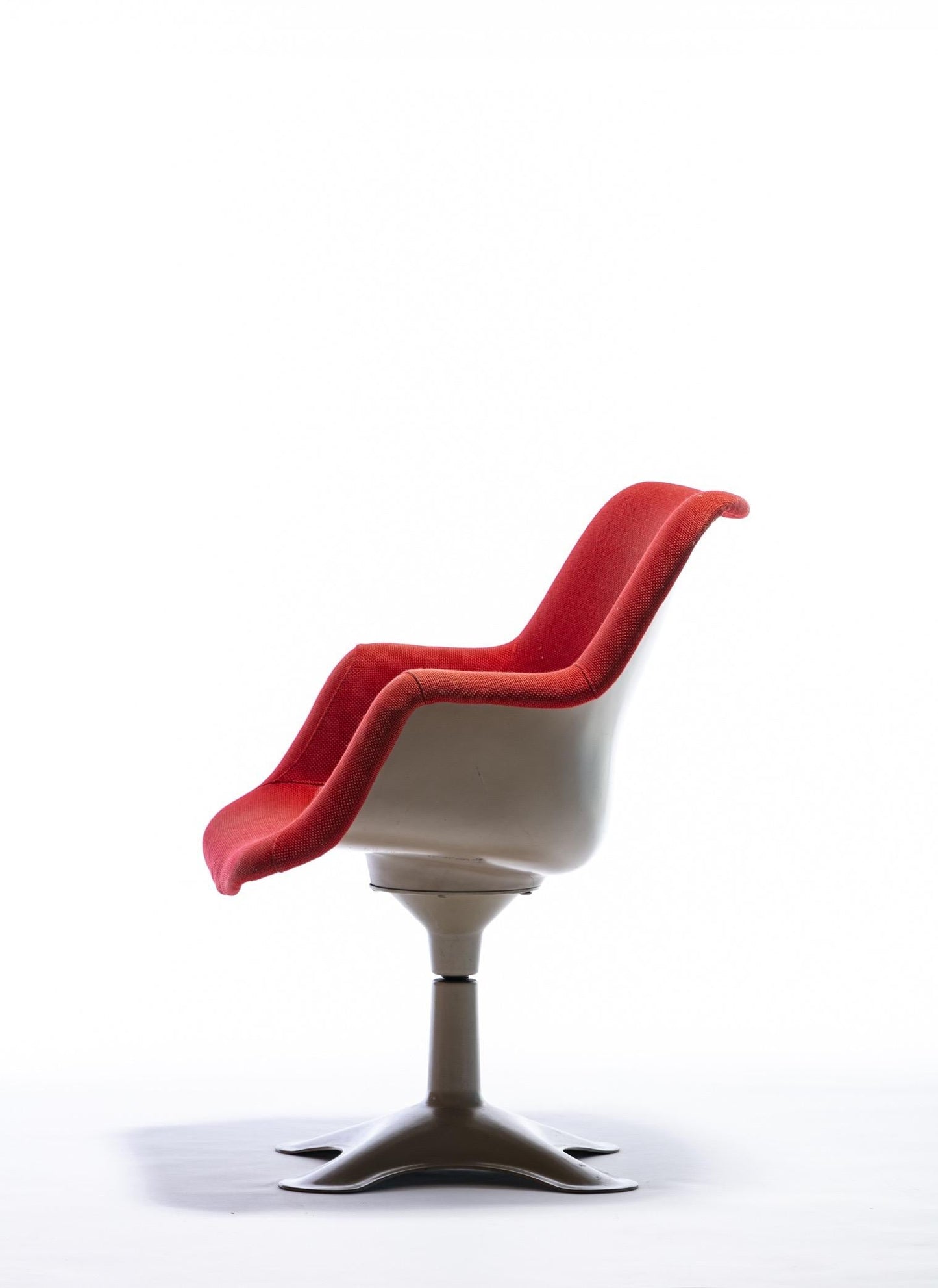 Yrjö Kukkapuro Molded Fiberglass Swivel Armchair